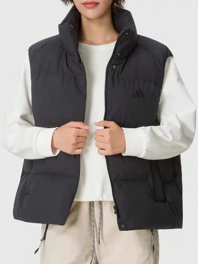 adidas 女款拉鍊防風保暖防潑水羽絨背心 黑色 - 黑色 - 查看 1