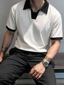 男士黑白對比V領短袖 Polo 衫，極簡風格，適合日常通勤與街頭穿搭 - 白色 - 查看 4