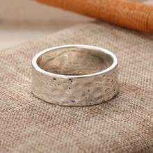 Vintage Minimalist Hammered Texture Wide Band Ring For Women, Versatile Jewelry Piece Suitable For Daily Wear And Gatherings - Silver - View 5