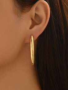 A Pair Of Banana Earrings For Women, Casual And Versatile, Suitable For Vacations And Everyday Wear. - Gold - View 4