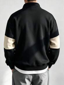 Sweatshirt Pria Hitam Putih Bergaris Kontras dengan Resleting Setengah dan Kerah Tegak, Gaya Vintage Kolese, Potongan Longgar - Hitam - View 4