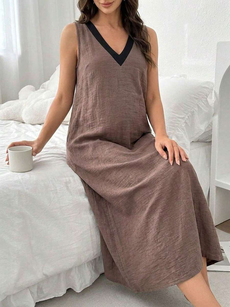 Bump Style 女款咖啡棕色無袖 V 領寬鬆長洋裝,柔軟面料孕婦居家睡袍 - 咖啡棕 - 查看 1
