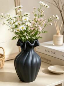 1pc Black Ruffled Vase, Matte Twisted Flower Vase With Wavy Rim, Modern Minimalist Decor For Living Room Vanity, Elegant Housewarming Gift,Modern Minimalist Decor, Vanity Table Accent, Elegant Housewarming Gift. - 1 Pc - View 1