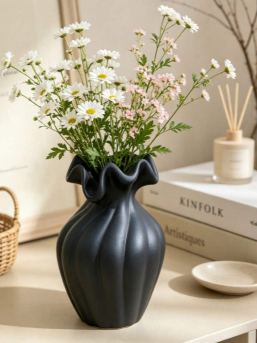 1pc Black Ruffled Vase, Matte Twisted Flower Vase With Wavy Rim, Modern Minimalist Decor For Living Room Vanity, Elegant Housewarming Gift,Modern Minimalist Decor, Vanity Table Accent, Elegant Housewarming Gift. - 1 Pc - View 1