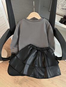 Autumn/Winter Sweet & Cool Rich Girl Style Toddler Girls 2 Pieces Set, 3D Black Bow Sweatshirt & Double-Layer Ruffle Leather Skirt, Casual - Grey - View 3
