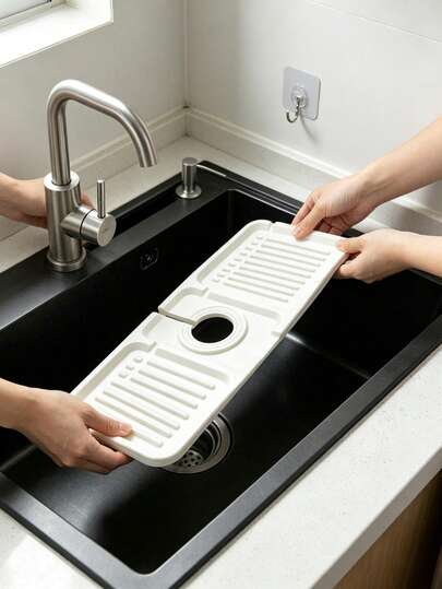 2pcs/1pc Foldable Silicone Sink Drain Mat, Multi-Functional Retractable Draining Board, Kitchen Essential For Small Apartments, With Round Hole To Fit Faucet, Textured Ridges For Fast Drainage And No Water Accumulation, Waterproof And Non-Slip, Multi-Purpose. Can Be Used As Dish/Fruit/Vegetable Washing Station, Dish Soap/Sponge Storage Mat, Craft Anti-Stain Mat, Coffee Bar Drip Tray, Makeup Brush Drying Mat. Soft And Foldable, Can Be Hung For Storage After Use, Space-Saving, Fits Most Sinks, Perfect For Singles, Cleanliness Enthusiasts, And As A Gift.