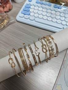 11件組 INS 風格金色女士手鍊套組，極簡愛心 LOVE 刻字結飾扭轉可疊戴手鍊，奢華小眾設計珠寶套組，適合秋冬通勤，閨蜜禮物 - 金色 - 查看 3
