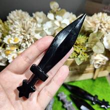 قطعة واحدة من نحت السيف من الأوبسيديان – زينة معدنية مكتبية بطراز قوطي/هدية (مناسبة لعيد الهالوين وعيد الميلاد وعيد الفصح) – كريستال مصقول - متعدد الألوان - مشاهدة 16