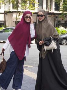 1 buah Syal Persegi Ukuran Besar Hijab Muslimah Warna Polos Bahan Chiffon - MultiWarna - View 3