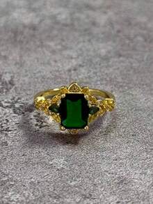 Elegant And Luxurious Square-Cut Green Cubic Zirconia Ring. Suitable For Weddings Daily Dates And As A Valentine's Day Gift. - Gold - View 5