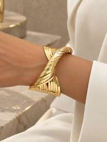 1pc Women's Gold Wide Cuff Bracelet, Layered Twisted Open Bangle With Textured Finish, Bold Sculptural Statement Jewelry, Suitable For Weddings, Proms, Parties And Gifts - Bracelet - View 2
