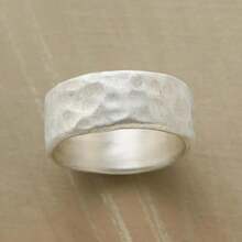 Vintage Minimalist Hammered Texture Wide Band Ring For Women, Versatile Jewelry Piece Suitable For Daily Wear And Gatherings - Silver - View 2
