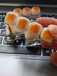 1 buah Gantungan Kunci Berbentuk Roti Karamel, Mainan Penghilang Stres, Penguji Saklar Keyboard Mekanik, Gantungan Kunci, Dekorasi Meja, Gantungan Ponsel, Mainan Gelisah Anti-Kecemasan Kreatif dan Unik - Kuning - View 10