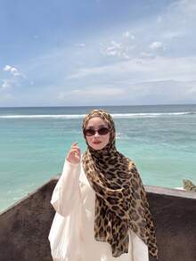 1-Piece Satin Printed Silk Scarf, Multi-Functional Sun Protection Shawl, Leopard Print Square Headscarf, Coat Decorative Headscarf - Brown - View 2