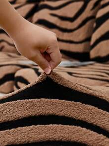 1 pièce Housse de coussin de canapé en peluche de coton doux, anti-salissure et adaptée aux animaux de compagnie, tissu cationique à rayures zébrées café et noir, jacquard brodé en peluche, housse de coussin de canapé épaisse multicolore riche automne/hiver, convient pour le dossier/1/2/3/4/L siège de canapé longue chaise - Multicolore - Voir 8