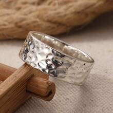 Vintage Minimalist Hammered Texture Wide Band Ring For Women, Versatile Jewelry Piece Suitable For Daily Wear And Gatherings - Silver - View 12