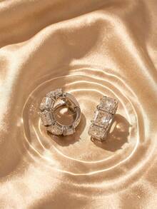 Anting-anting Lingkaran Kristal Potongan Persegi SWAROVSKI, Kristal Persegi Tapered Bertabur Penuh, Hadiah Ulang Tahun untuk Pacar - Perak - View 4