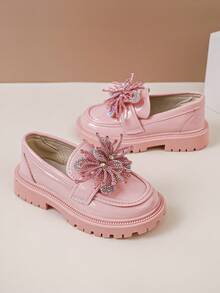 Sepatu Loafer Anak Perempuan Warna Pink Mengkilap, Gaya Baru Musim Semi/Gugur, Dekorasi Rhinestone Bunga Kembang Api 3D, Berkilau dan Menarik Perhatian, Desain Slip-On untuk Mudah Dipakai/Dilepas, Sol Tebal Bergerigi Hitam Anti-Selip Peredam Guncangan, Ujung Bulat Longgar, Sepatu Gaun Sekolah Gaya Putri - Berwarna merah muda - View 4
