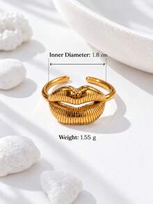 Statement Ring Gold Tone Lips Shaped Textured Ring, Single Band Closed Lip Design, Exaggerated Vintage Style Women's Ring, Suitable For Party, Date, Vacation And Daily Wear - Gold - View 5