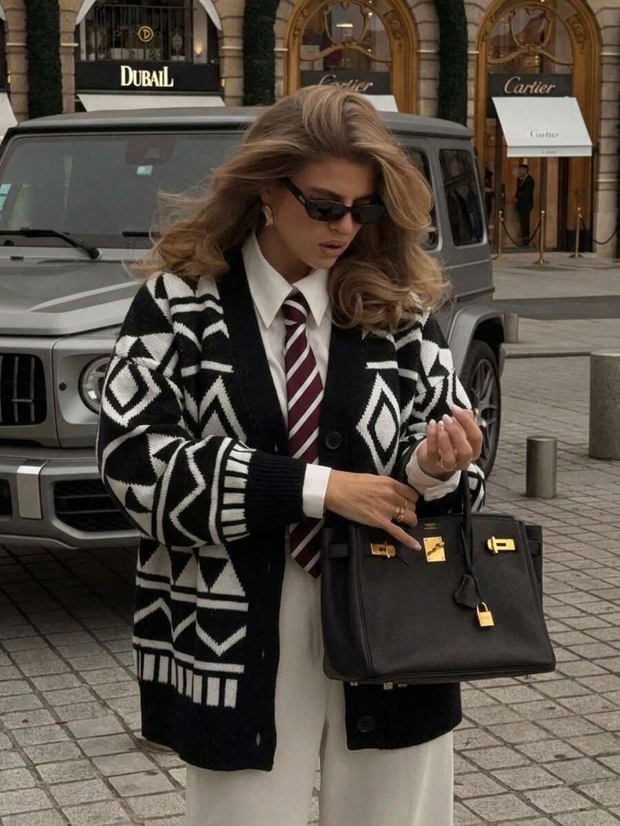 Áo cardigan len dệt họa tiết kim cương hình học nổi bật, cài nút trước, cổ chữ V, tay dài, dáng rộng, màu đen trắng, phong cách casual chic cho mùa thu - Đen và trắng - Xem 1