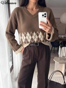 VIBEWAVE Coffee Brown V-Neck Contrast Color Argyle Jacquard Loose Pullover Sweater, European & American College Vintage Style Dropped Shoulder Long Sleeve Knit Top, Autumn/Winter Cafe Street Style Casual Lazy Outerwear - Coffee Brown - View 3