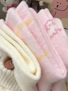 3/5 Pairs Random Assorted Women's Cute Pink Fleece Socks, Striped Sweet Winter Comfortable Warm Fuzzy Socks, Sleep Floor Socks, Cute Preppy Style, Suitable For Home, Gift, Party - Multicolor - View 4