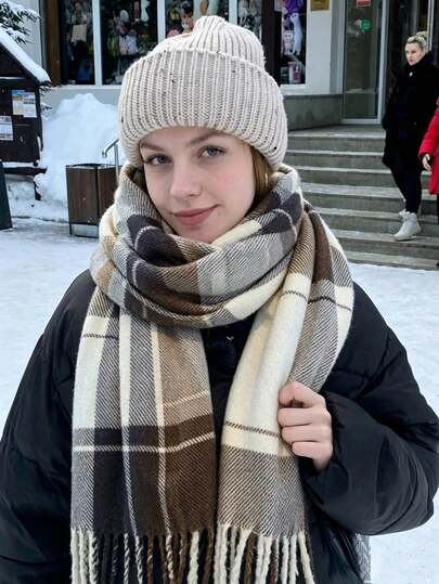 This New Korean-Style Scarf Features A Thick Plaid Design, Suitable For Women To Wear In Multiple Scenarios During Autumn And Winter. The Student Couple Scarf For Men Is Made Of Faux Cashmere Material, Providing Excellent Warmth.