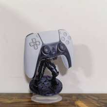 1pc 2D Flat Printed Acrylic Black Knight Figure, Desktop Gaming Decor, Creative Gamer Gift - Black Knight-themed Multi-platform Controller Stand - View 7