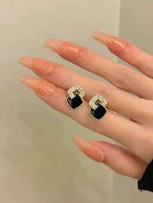 topshiny 1 Pair Korean Square Minimalist Cold Style Simple Cute Small Exquisite High-End Stud Earrings Jewelry For Women - Black - View 3