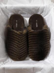 MAOLI Plush Faux Animal Print Thickened Warm Lining Fluffy Closed Toe Slippers Women Fashionable Fun House Shoes - Brown - View 2