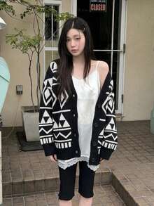Cardigan Kancing Depan Motif Berlian Geometris yang Berani, Leher V, Lengan Panjang, Potongan Longgar, Cardigan Sweater Rajut Hitam Putih untuk Musim Gugur, Kasual dan Chic - Hitam dan Putih - View 3