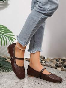 1 Pair Women's Diamond Pattern Mary Jane Flat Shoes, Pointed Toe Low-Top Design, Square Embossed Upper, Adjustable Square Buckle Strap, Soft Sole Comfortable, Suitable For Commuting And Shopping, Vintage Elegant Versatile, Can Be Paired With Skirts And Pants - Brown - View 4