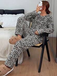 2pcs/Set Women's Winter Leopard Print Flannel Thermal Lined Long Sleeve Pants Pajama Set, Simple And Fashionable - Brown - View 3