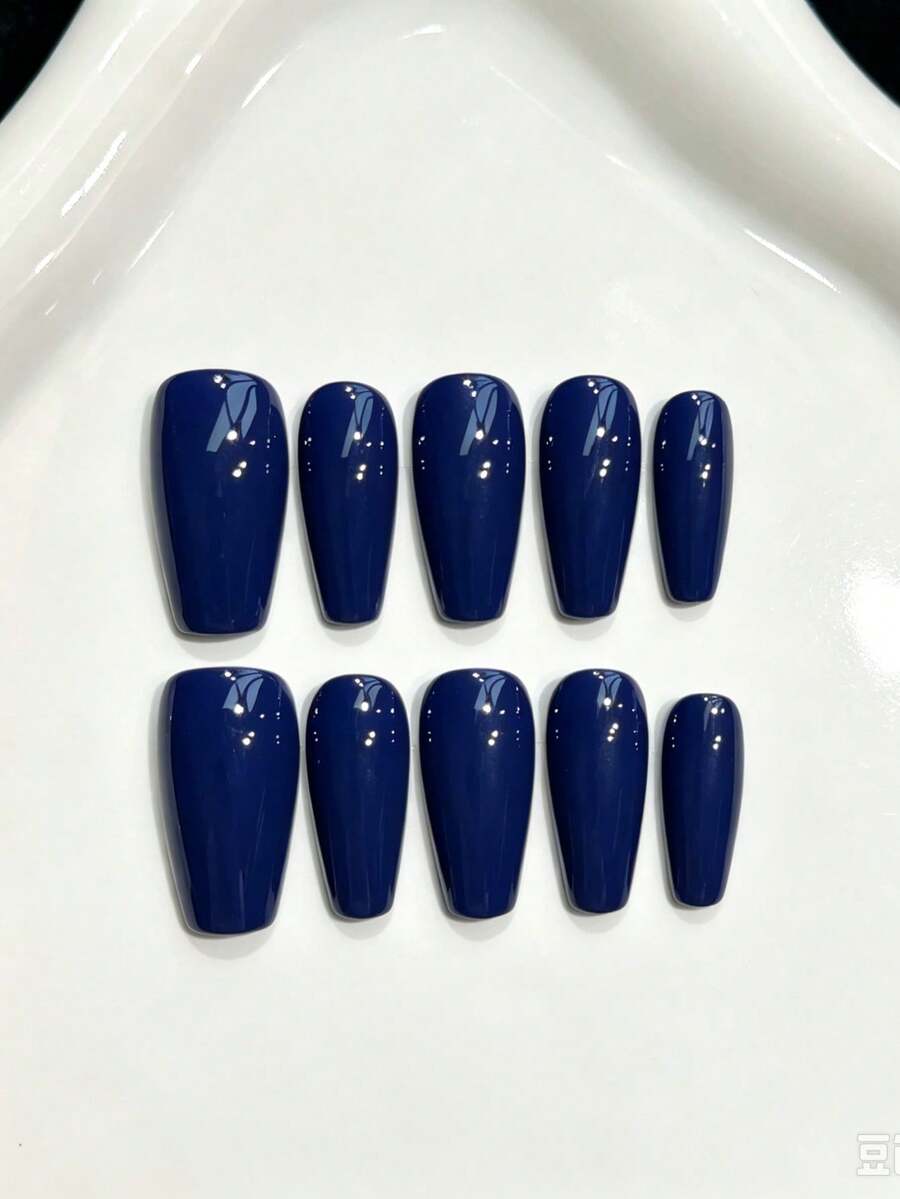 10片中號棺材形手工穿戴甲,深藍與灰色純色亮面,冷調秋季/冬季款,適合女性與女孩,適用於節日派對與日常配戴 - 藍色 - 查看 1