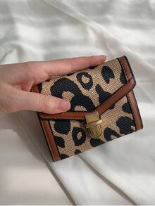 Dompet Pendek Lipat Tiga Motif Leopard untuk Wanita, Tempat Kartu, Dompet Koin, Bergaya dan Serbaguna, Portabel, Wajib Dimiliki untuk Wanita dan Pekerja Kantoran. - MultiWarna - View 3