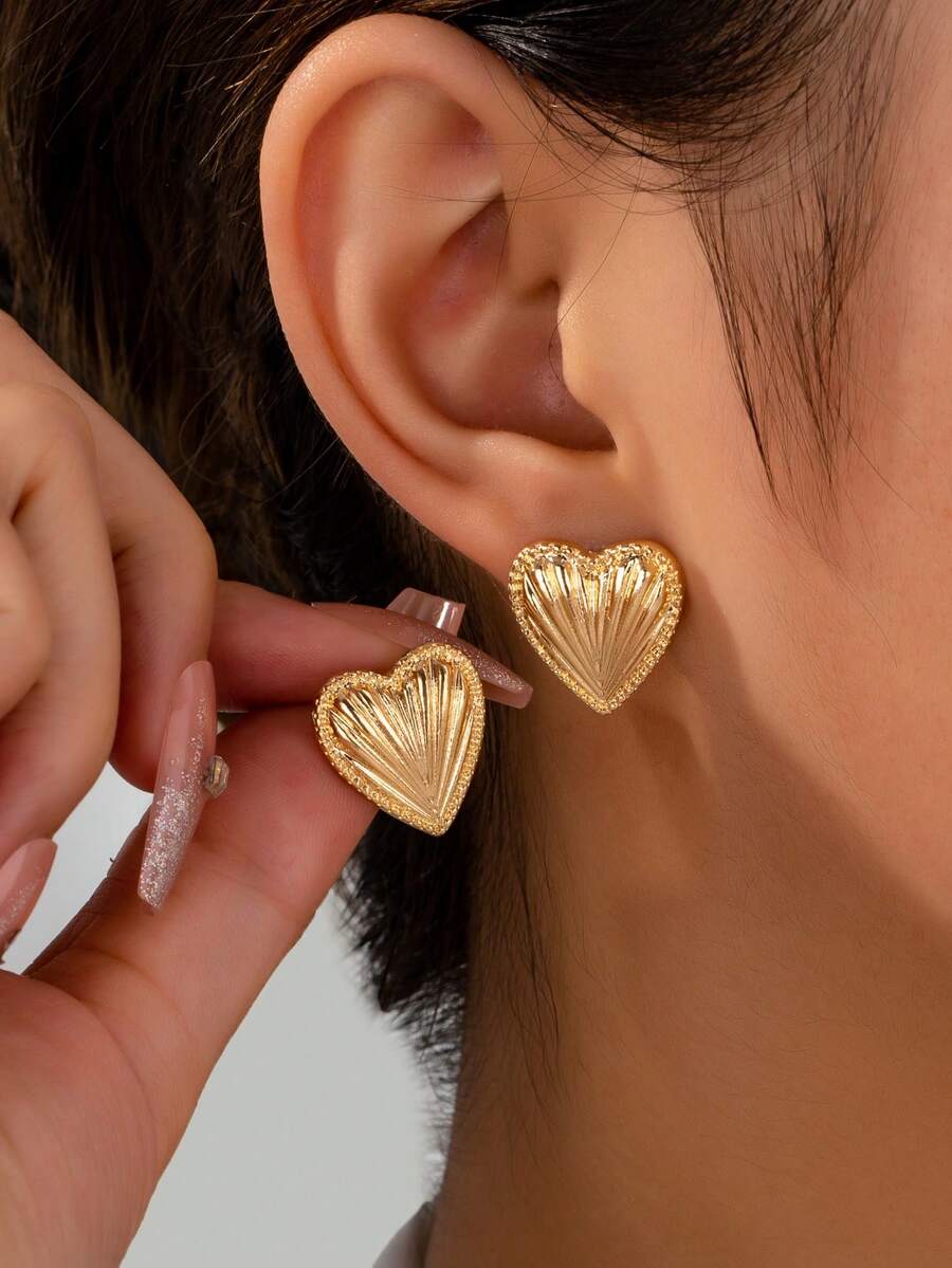 1 Pair Fashion Minimalist Exquisite Geometric Heart Texture Women's Stud Earrings, Suitable For Daily Wear And Holiday Gifts - Yellow Gold - View 1