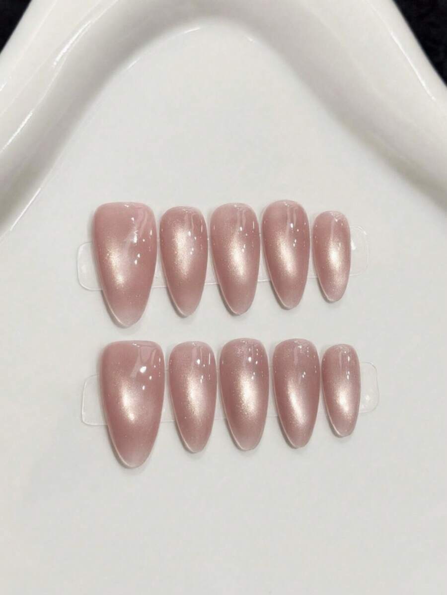 10片中杏仁形手工穿戴甲，亮面裸粉色貓眼穿戴甲，簡約優雅假指甲，適合秋冬日常佩戴，適用於女孩與女性的節日派對與日常穿著