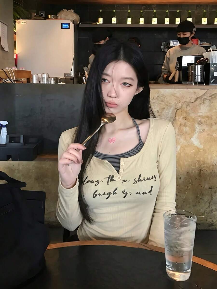 女款圓領拼接條紋掛脖抽繩荷葉邊字母印花二合一長袖T恤上衣 - 黃色 - 查看 1