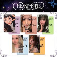 HEART OF WOMAN 首張完整專輯《Heart Byte: LEGACY》成員小卡,5 張組,包含 Ji Hyun、Chaei、Ayne、Liri、Liuyin,深色 Y2K 風格高辨識度,雙面印刷,正面人像、背面獨家設計,高畫質印刷且色彩還原準確,厚實耐用塗層紙,標準 3 英吋尺寸,可放入一般卡夾相簿,女團粉絲收藏熱門出道專輯周邊,適合卡夾填充與粉絲支持交換 - 彩色 - 查看 6