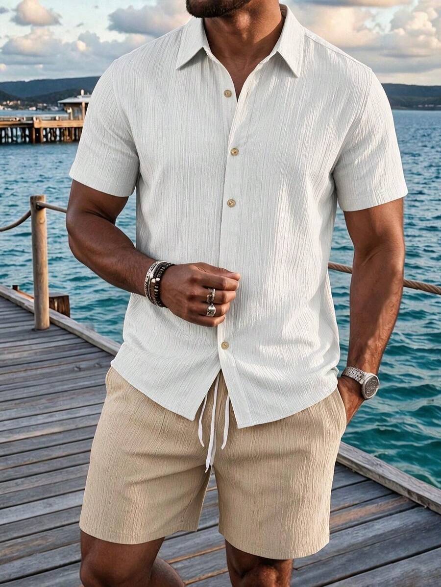 Conjunto de dos piezas para hombre: camisa minimalista informal de manga corta en color liso y pantalones cortos - Blanco - Ver 1