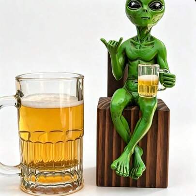 [Sentuhan Menyenangkan] Gambar Alien Minum Bir Cetak Datar 2D - Barang Dekoratif Bertema Luar Angkasa yang Menyenangkan dan Imajinatif. Alien Hijau yang Memegang Gelas Bir ini Sangat Cocok untuk Diletakkan di Meja atau Rak Buku. Ini adalah Hadiah Ideal untuk Penggemar Fiksi Ilmiah, Pilihan yang Tepat untuk Natal, Liburan, atau sebagai Hadiah untuk Teman dan Keluarga, dan Tambahan yang Sempurna untuk Dekorasi Liburan dan Dekorasi Ruangan Bertema Fiksi Ilmiah. | Desain Alien yang Menyenangkan | Pengerjaan yang Indah, Dekorasi Bertema Alien, Dekorasi Rumah