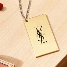 Yves Saint Laurent This Gold Chain Portable Mirror Is A Luxury Makeup Mirror And Also A Portable Touch-Up Mirror. For Fashionistas, It Is An Essential Item For Touch-Ups On The Go. - Gold - View 3