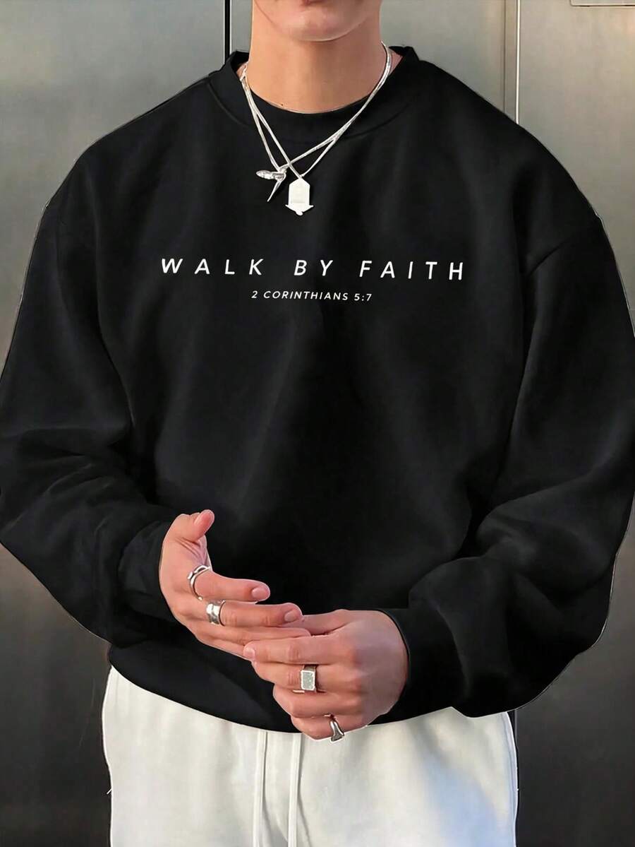 بلوزة رياضية رجالية بطبعة حروف "Walk By Faith" بياقة دائرية، لباس علوي بلوفر قصة فضفاضة كاجوال - الأسود - مشاهدة 1