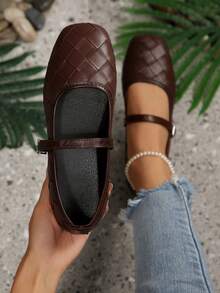 1 Pair Women's Diamond Pattern Mary Jane Flat Shoes, Pointed Toe Low-Top Design, Square Embossed Upper, Adjustable Square Buckle Strap, Soft Sole Comfortable, Suitable For Commuting And Shopping, Vintage Elegant Versatile, Can Be Paired With Skirts And Pants - Brown - View 8