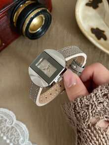Jam Tangan Quartz Wanita Persegi Abu-abu Klasik dengan Tali PU Abu-abu yang Dapat Diatur dan Penanda Minimalis, Pilihan Bergaya untuk Pemakaian Sehari-hari. - Grey - View 3