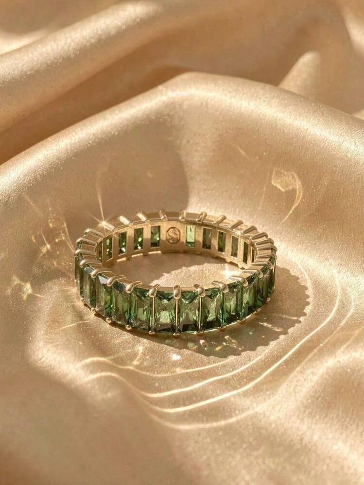 SWAROVSKI 5648909 Matrix 綠色長方形水晶全圈戒指，可疊戴女款珠寶，送女友的生日禮物 - 金色+綠色 - 查看 6