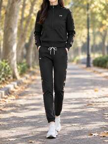 Under Armour Setelan Olahraga Tricot Wanita dengan Motif Samping dan Kerah Tegak, 1365147-005 - Hitam - View 1