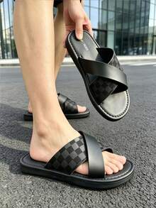 Men's One-Strap Checkerboard Patchwork Cross-Strap Sandals, Premium Glossy PU Patchwork Printed Upper, Breathable Open-Toe Flat Sandals With Thick Rubber Sole, Soft Non-Slip Wear-Resistant Home Beach Commute Versatile Casual Slides - Black - View 4