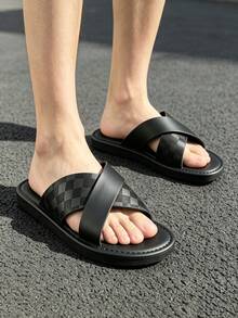 Men's One-Strap Checkerboard Patchwork Cross-Strap Sandals, Premium Glossy PU Patchwork Printed Upper, Breathable Open-Toe Flat Sandals With Thick Rubber Sole, Soft Non-Slip Wear-Resistant Home Beach Commute Versatile Casual Slides - Black - View 5