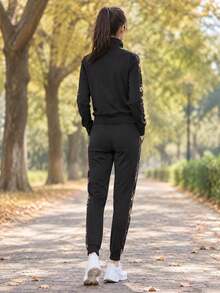 Under Armour Setelan Olahraga Tricot Wanita dengan Motif Samping dan Kerah Tegak, 1365147-005 - Hitam - View 5